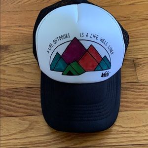 Trucker hat